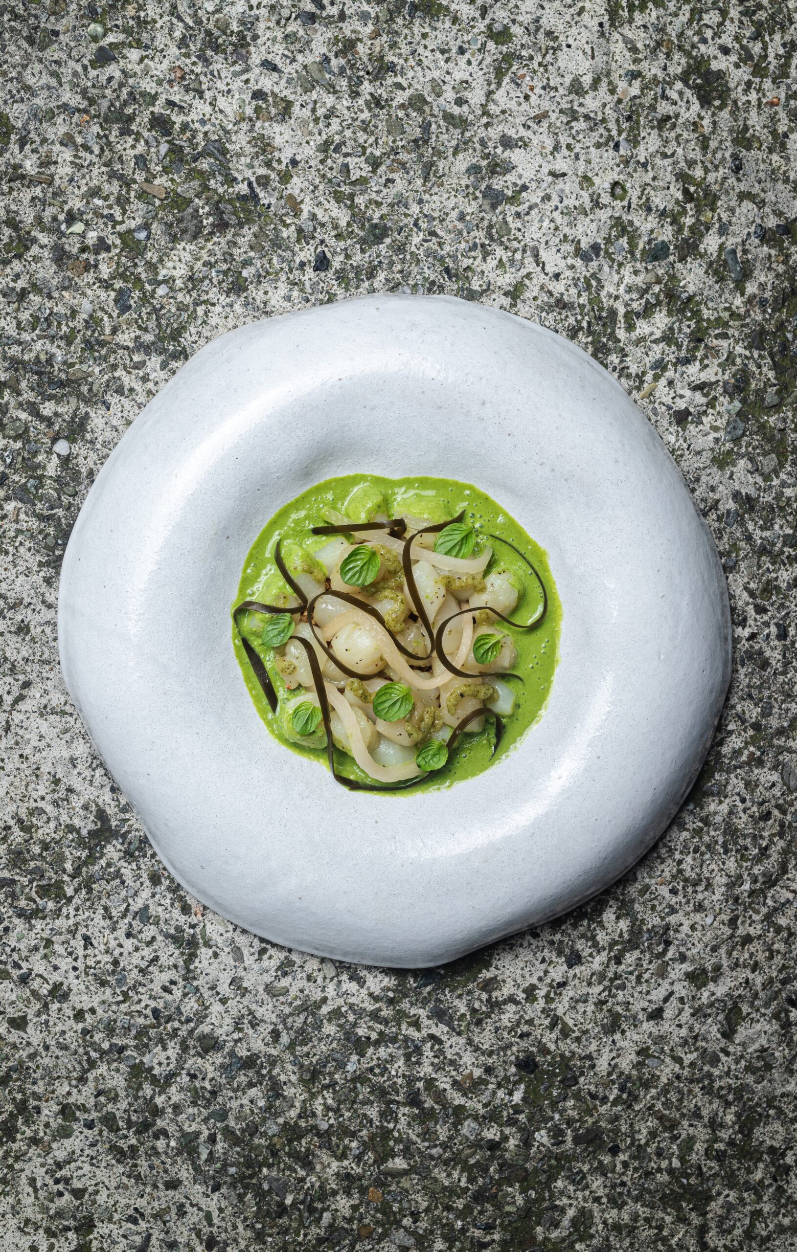 ▀ Scallops marinados - Aguachirle - Coco - Kiwichas - Kombu & Yacón